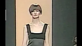 OSCAR DE LA RENTA Fall 1999 2000 New York - Fashion Channel