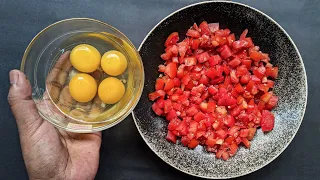 Just Pour Eggs On Tomato Its So Delicious | Simple Breakfast Recipe | 5 Mints Cheap & Tasty Snacks