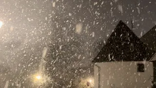 Kräftige Schneeschauer mit Wintergewitter am 24.11.2023