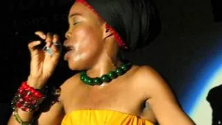 Queen Ifrica - Burn Some Herb With Me - Rastafest 2007