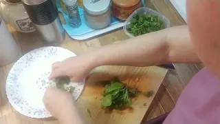 Заготовка крапивы со щавелем.