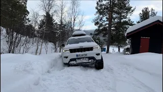 Jeep Grand Cherokee Trailhawk Deep Snow Stuck #jeep #grandcherokee #trailhawk #offroad #deep #snow