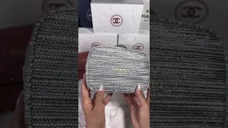 HOW TO ADD A CHAIN TO THE $72 CHANEL HOLIDAY BAG! 🤩 #chanel #chanelholiday #chanelmakeupbag