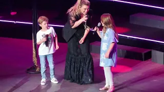 Kelly Clarkson - Heatbeat Song (with her kids) (08192023 - Bakkt Theater, Las Vegas NV)