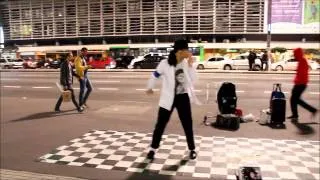 Felipe Jackson (Cover da Avenida Paulista) faz o "The Lean" em Smooth Criminal.