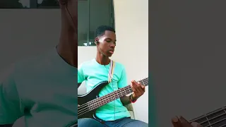 Quand il descend l'atmosphère change bass cover