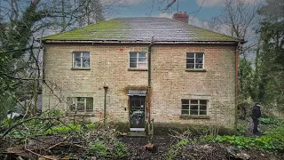 We Found an Abandoned Antiques Shop at a Vacant Estate!