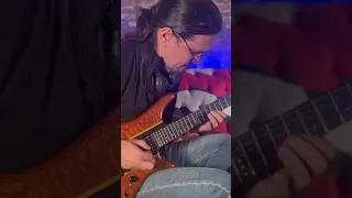 Ozielzinho tocando na guitarra original do Bento Hinoto do Mamonas feita pelo Mestre Seizi #