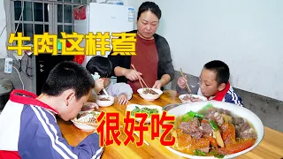 媳婦煮一鍋牛肉，同時滿足倆孩子的口味，看看怎麼做 | A delicious recipe for beef and noodles! My kids love it!