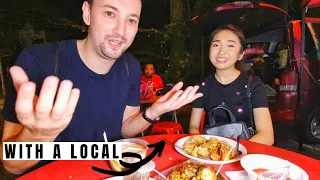 Melaka Street Food Tour With A Local (Pasar Malam Melaka)  - Traveling Malaysia Ep. 112