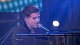 Wiz Khalifa ft  Charlie Puth Performs 'See You Again' Live