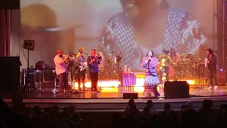 Lila Downs - La Cumbia del Mole