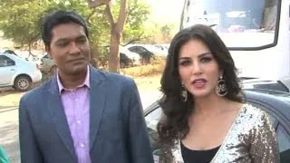 Baby Doll Sunny Leone Helps CID