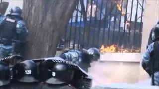 Ukrainian Protests - Revolution Compilation - Berkut and Protesters Fighting