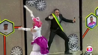 Bolsonaro toma vacina e vira jacaré no desfile da Rosas de Ouro