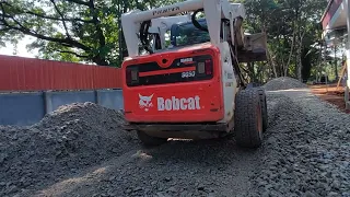 How to operater a skid steer BOBCAT S650#travel #bobcat #nature