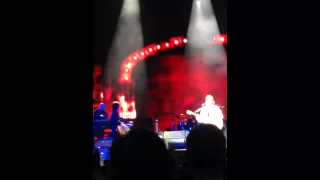 Nancy Shevell dancing and singing And I Love Her - Paul McCartney Out There in Paris 11.06.2015