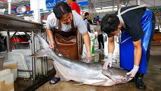 Thai Food - GIANT RIVER MONSTER CATFISH Aoywaan Bangkok Seafood Thailand