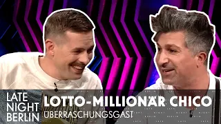 Lotto-Millionär Chico überrascht Klaas im Studio | Late Night Berlin
