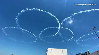 Aerobatic pilots draw Olympic logo in Tokyo sky