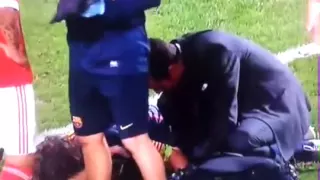 CARLES PUYOL SE LE ROMPE EL BRAZO DE UNA TERRIBLE CAIDA