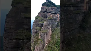 Danxia Mountain, from the bottom of the mountain to the top of the mountain.