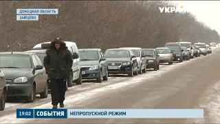 Очереди на въезд в Луганскую и Донецкую область растягиваются на километры