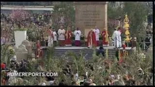 Pope Francis celebrates first Palm Sunday Mass of his Pontificate
