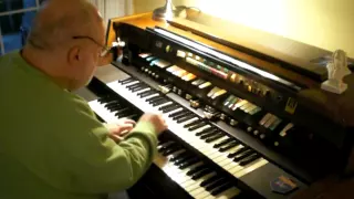 Mike Reed plays " Groovin' " on the Hammond Organ