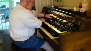 Mike Reed plays "Gentle on my Mind" on his 1974 Hammond Grandee Organ