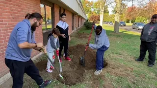 Former elementary school classmates reunite to unearth time capsule from 1997