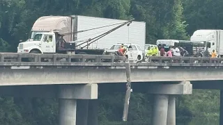 18-wheeler accident shuts down I-10 along Atchafalaya Basin Bridge