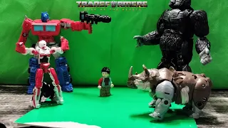 transformers rise of the beasts Optimus prime meets Optimus primal recreation scene stop motion