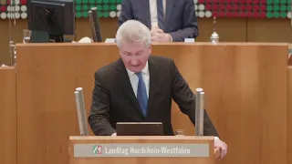 Live: Energieminister Prof. Dr. Andreas Pinkwart unterrichtet den Landtag.
