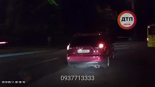 Видео момента аварии в Киеве на Воздухофлотском, где БМВ протаранил патрульный Тойота Приус  00:42 Д