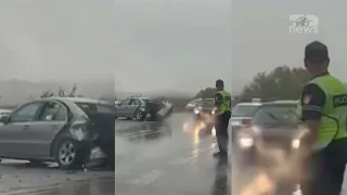 Top News - Rrëshqitje nga shiu/ Aksident masiv në Korçë, 7 të lënduar