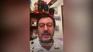 Salvini al follower su Instagram: «Casa misera? Segui i ricconi di sinistra»