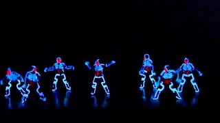 Невероятный танец Amazing Tron Dance