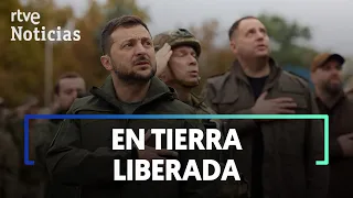 GUERRA UCRANIA: ZELENSKI visita IZIUM, donde se investigan TORTURAS | RTVE Noticias