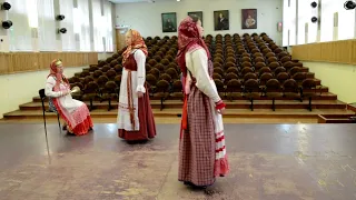 Старинная девичья пляска "Уточка" под заслонку (традиция Нюксенского района Вологодской области).