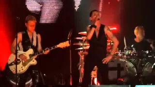 Depeche Mode - Never let me down again (Tour Of The Universe Barcelona)