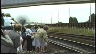 Mallard passing through Hessle Station July 1986