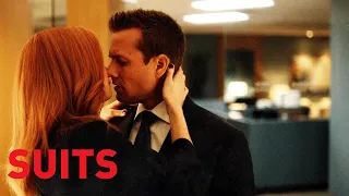 Donna besa a Harvey para aclarar sus sentimientos | Suits: La Ley de los Audaces