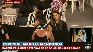 Fã é acalmada por integrante do staff de Marília Mendonça durante velório (06/11/2021)