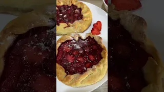 Галеты с клубникой🍓рецепт в комментариях ➡️