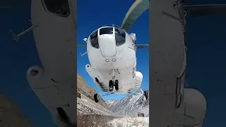 МИ-8. Высота ~ 4000 м. #shorts #mountains #helicopter #вертолет #алматы #казахстан #горы