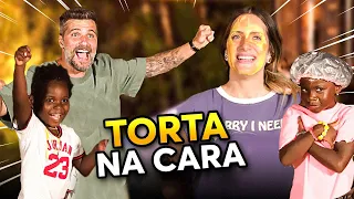 DISPUTA EM FAMÍLIA! QUEM LEVOU A MELHOR NO TORTA NA CARA?