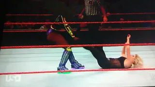 Alexa Bliss versus Naomi 4/29/19
