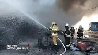 Под Волгоградом загорелся строительный склад
