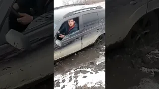 Touareg против Ниваса! По грязи!